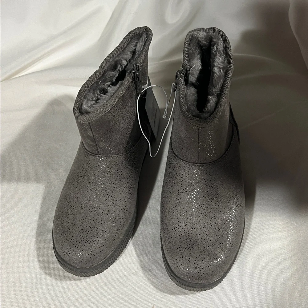 Cat and Jack Boots‎